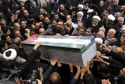 اقامه نماز بر پیکر شهید اسماعیل هنیه توسط مقام معظم رهبری
