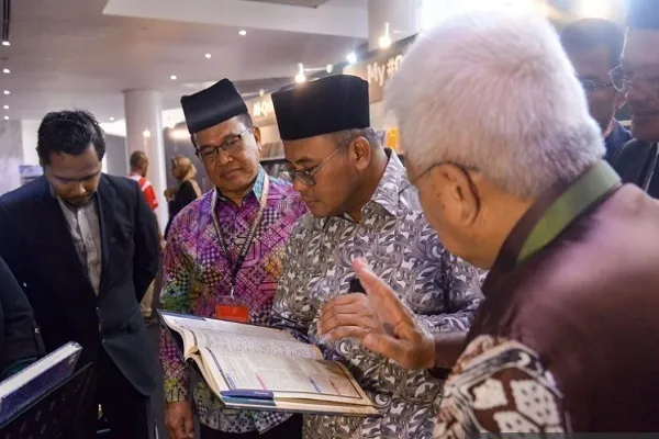 Permintaan Ahli Politik Malaysia untuk Mengamalkan Ajaran al-Quran
