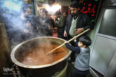 کودکان هم پای بزرگترها، سمنو رو هم می زنند