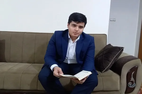 تجربه تلاوت قرآن در محضر رهبری افتخار من است