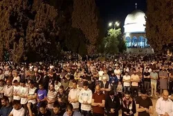 Maelfu ya Wapalestina wahudhuria Sala ya Fajr katika Msikiti wa Al-Aqsa