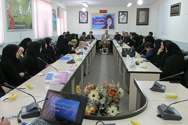 پایان‌نامه «نماز در اندیشه آیت‌الله‌ طباطبایی بروجردی(ره)» دفاع شد