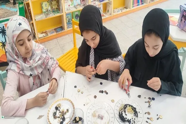 هدیه نوجوانان کانون قم به زائران کودک اربعین