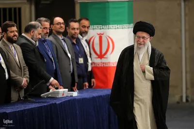 حضور رهبر معظم انقلاب در پای صندوق رأی انتخابات ریاست جمهوری