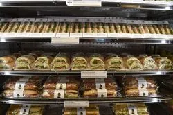 Londres : Un homme découvre que le sandwich qu’il mange depuis 12 ans n’est pas halal !