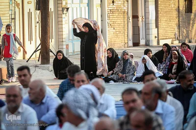 اقامه نماز عید فطر در محله منبع آب اهواز 
