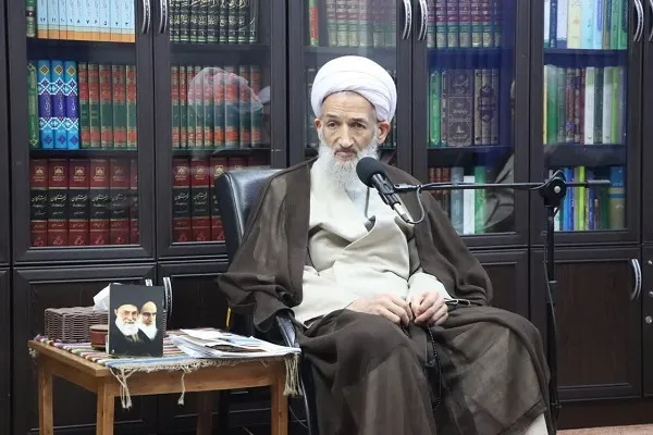 زنده بودن روح استکبارستیزی و مقاومت در حوزه و دانشگاه همیشگی باشد