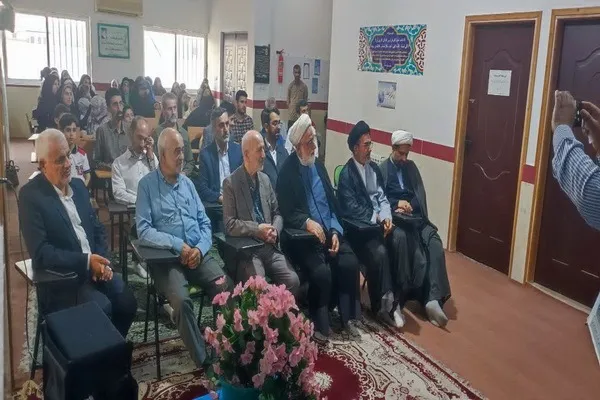 مراسم تجلیل از چهار نفر از حافظان کل قرآن کریم در مؤسسه فرهنگی قرآن و عترت نورین بابل