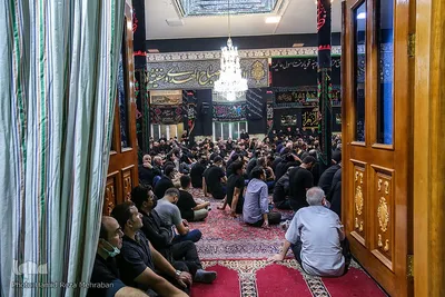 آیین طشت‌گذاری در مسجد اردبیلی‌های تهران