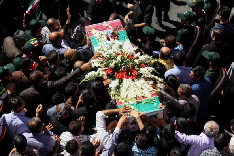 پیکر شهید مدافع حرم «وحید یوسفی» در سیرجان تشییع شد