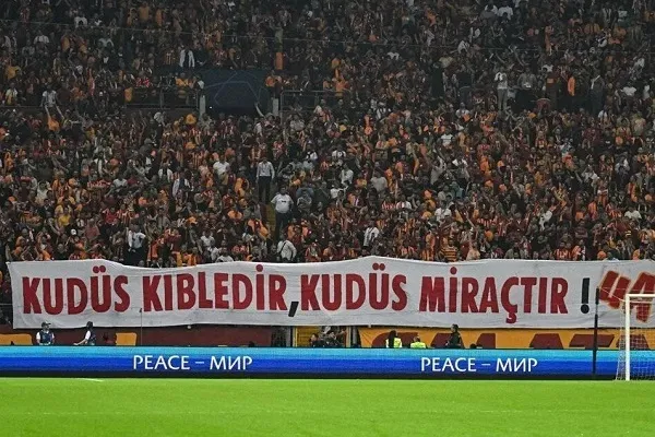 Galatasaray-Bayern Münih maçında taraftarlar Gazze'yi unutmadı