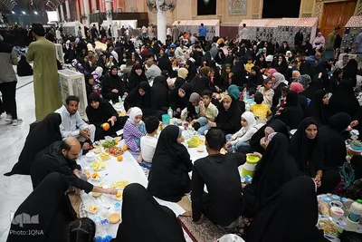 سفره‌های افطاری در جوار آستان علوی