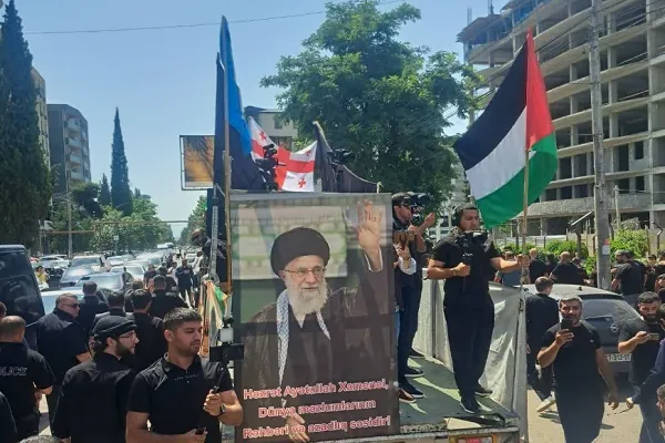 ابراز ارادت شیعیان گرجستان به رهبر معظم انقلاب + عکس