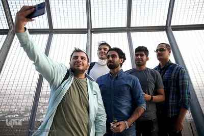 بازدید متسابقین شانزدهمین دوره طرح ملی ایران مرز پرگهر از مجموعه برج میلاد تهران