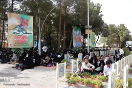 مراسم قرائت دعای پرفیض عرفه در گلستان شهدای اصفهان