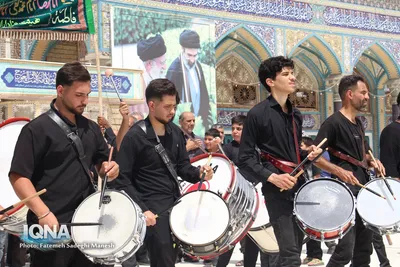 زائران و مجاوران در مسجد مقدس جمکران جهت عرض تسلیت به امام زمان