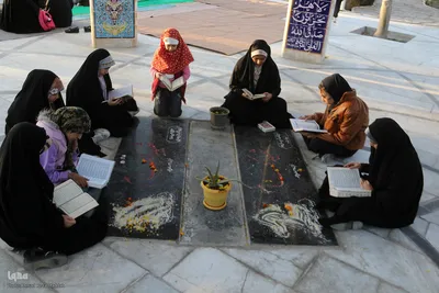 آیین جزءخوانی قرآن کریم در جوار مقبره شهدای گمنام