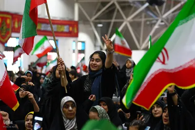 تجدید بیعت دختران و مادران اصفهانی با رهبر انقلاب در گلستان شهدا