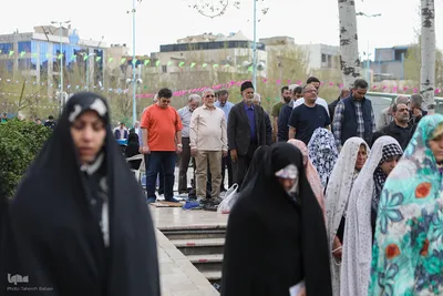 اقامه نماز عید فطر به امامت رهبر معظم انقلاب اسلامی در مصلای امام خمینی (ره)