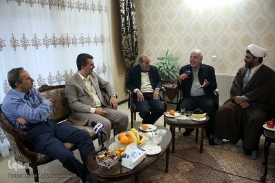 حضور جمعی از جامعه قرآنی در منزل شهریار پرهیزکار، حافظ بین‌المللی و پیشکسوت قرآنی