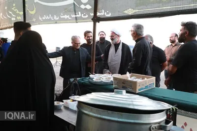 بازدید نماینده رهبر معظم انقلاب در استان سمنان از مواکب خدمت‌رسان به عزاداران شرکت کننده در مراسم تشییع رهبر شهید انقلاب 