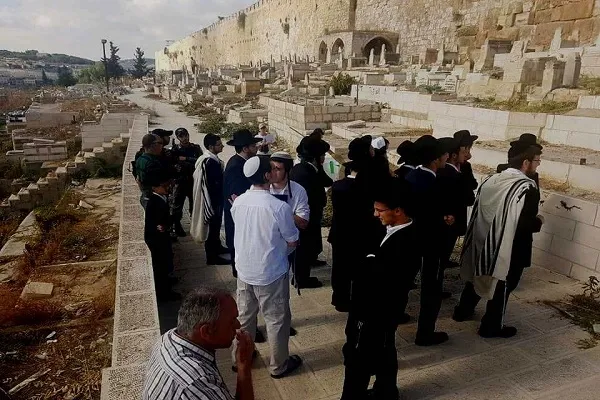 Sionistas profanan cementerio musulmán en Al-Quds