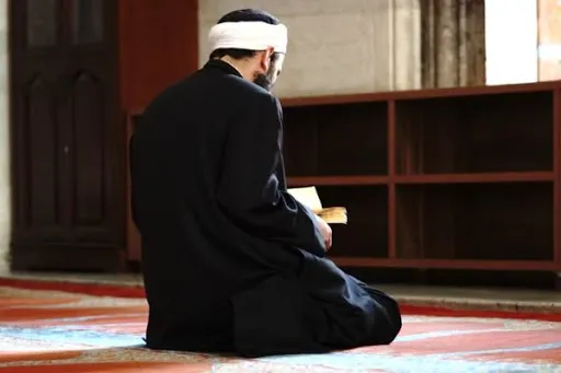 Əgər insan özündə əxlaqi keyfiyyətlər tapmasa, nə etsin?