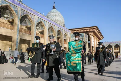 آیین تعویض پرچم گنبد آستان مقدس احمدی و محمدی شاهچراغ(ع)‎‎
