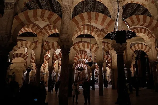 İspanya'daki Kurtuba Ulu Cami yıllardır sadece Katoliklerin ibadetine açık tutuluyor