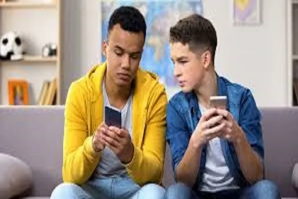 Les problèmes identitaires causés par les réseaux sociaux chez les jeunes