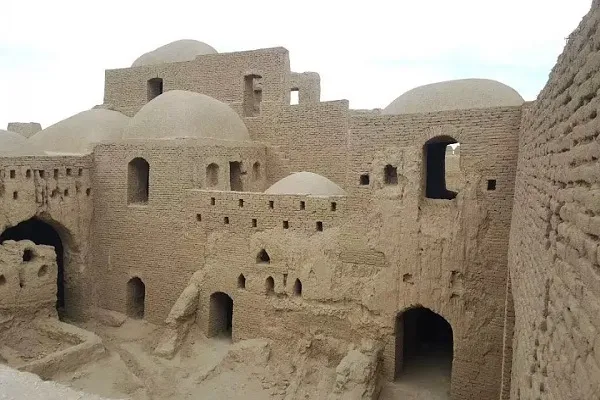 مرمت قلعه رستم در منطقه تاریخی حوضدار سیستان ادامه دارد