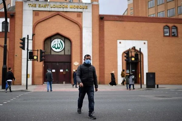 ممنوعیت برگزاری نماز جماعت در مساجد انگلیس