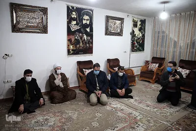 حضور  حجت الاسلام محمد قمی، رئیس سازمان تبلیغات اسلامی در منزل شهدای مدافع حرم تیپ فاطمیون در حسن آباد فشافویه