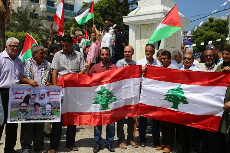 أهالي غزة ينظمون وقفة تضامنية مع الشعب اللبناني