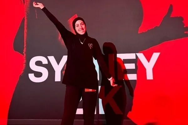 Baş örtülü avstraliyalı qız müsəlmanlar üçün qaçış klubu qurur
