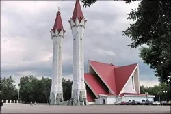 Lala-Tulpan: Eine Moschee mit einer ungewöhnlichen Architektur in Russland + Video