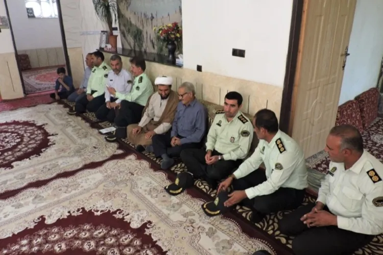 خانواده‌های شهدا الگوی صبر و پایداری در جامعه هستند