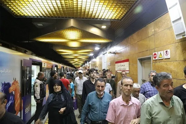 خدمات مترو به زائران حرم مطهر امام خمینی(ره)