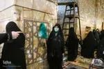 منظم کردن صفوف نماز جماعت، از دیگر وظایف خدام بخش انتظامات حرم است.