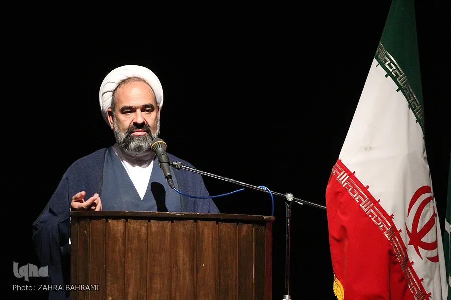 لزوم برقراری پیوند جذاب میان پوشش ایرانی و اسلامی