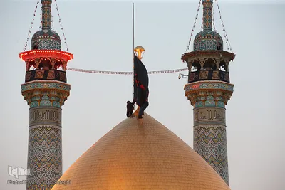 آیین تعویض پرچم و اقامه عزا در حرم حضرت معصومه(س)
