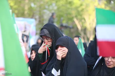 تجمع کودکان و نوجوانان در چهلمین روز شهادت دانش‌آموزان مینابی
