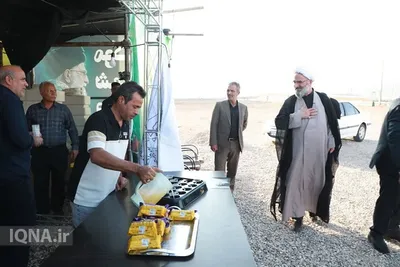 بازدید نماینده رهبر معظم انقلاب در استان سمنان از مواکب خدمت‌رسان به عزاداران شرکت کننده در مراسم تشییع رهبر شهید انقلاب 