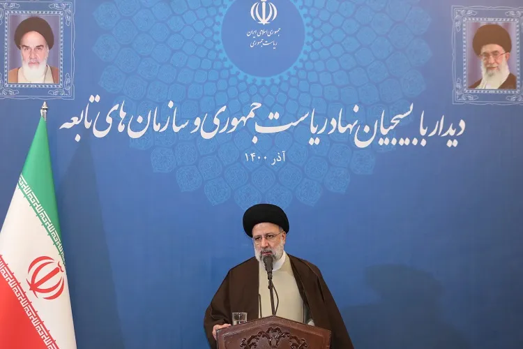 دو اصل اساسی جامعه قرآنی از نظر رئیس‌جمهور / روحیه بسیجی وجه تمایز نظام اداری اسلامی و غیر اسلامی است
