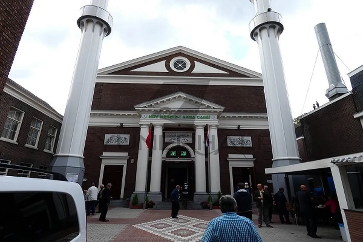 Dutch Mosques Demand Increased Security after Wave of Hateful Threats