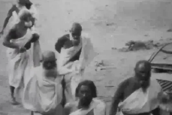 Mahajjata a ƙafa shekaru ɗari da suka gabata da kuma sha'awar isa ga Ɗakin Allah