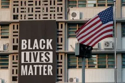La banderole « Black Lives Matter » retirée de l'ambassade américaine à Séoul