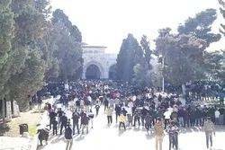 Əqsa məscidində minlərlə fələstinlinin iştirakı ilə Cümə namazı - Foto