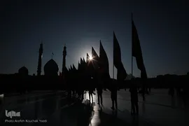 آیین تعویض پرچم گنبد آستان مسجد مقدس جمکران در آستانه ایام فاطمیه