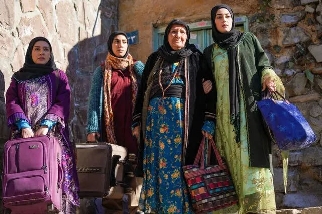 مردم می‌توانند با بازیگران «نون خ» گفت‌وگو کنند